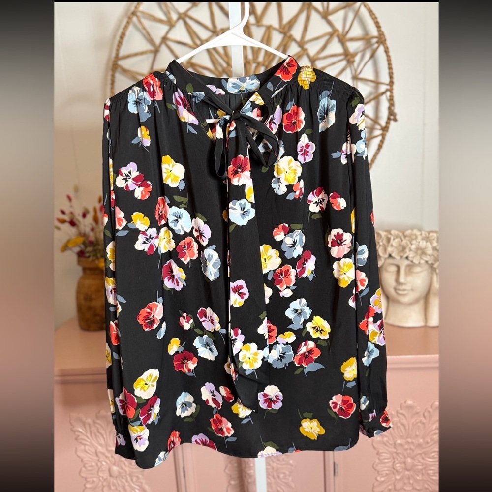 Ann Taylor XS Floral Black‎ Women's Top